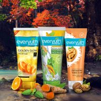 Everyuth Naturals Golden Glow Peel Mask